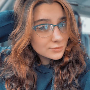 Meet your Posher, Adrianna